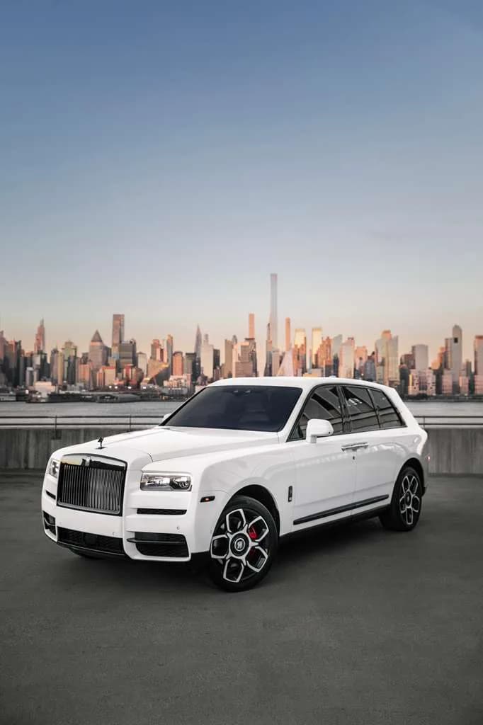 Rolls-Royce Cullinan against the Manhattan skyline — FFGR USA
