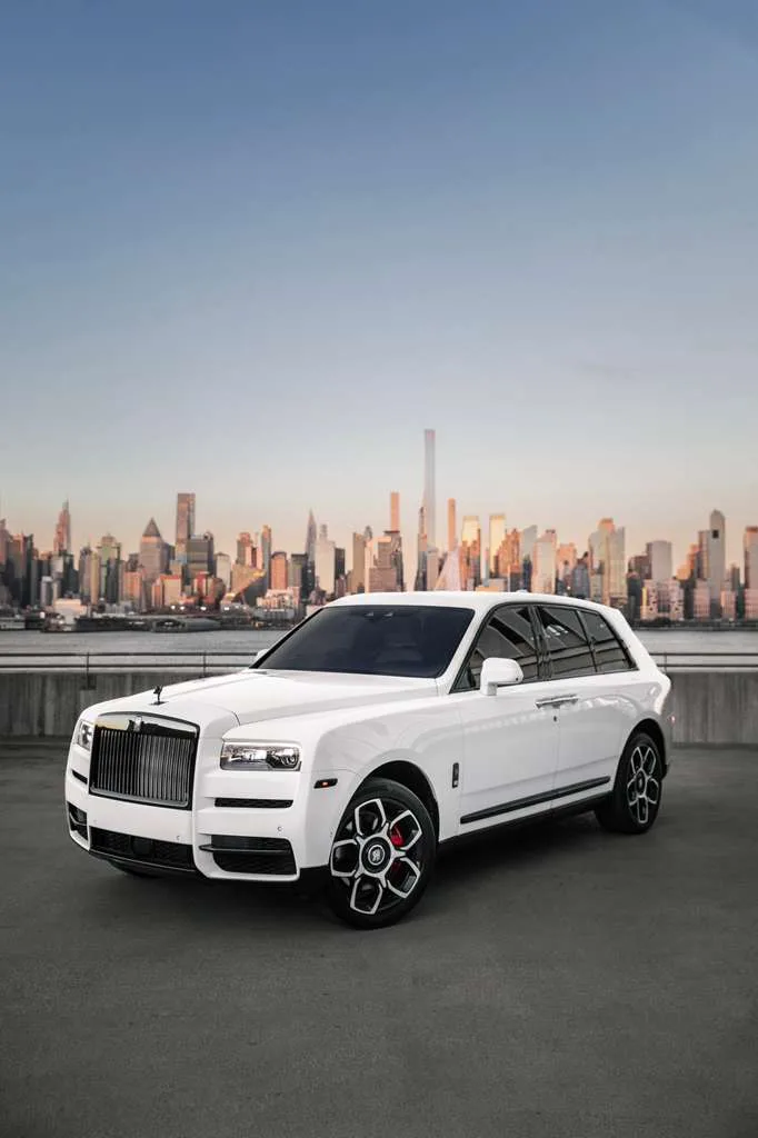 Rolls-Royce Cullinan against the Manhattan skyline | FFGR USA